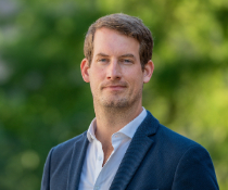 Dr. Dennis Redeker